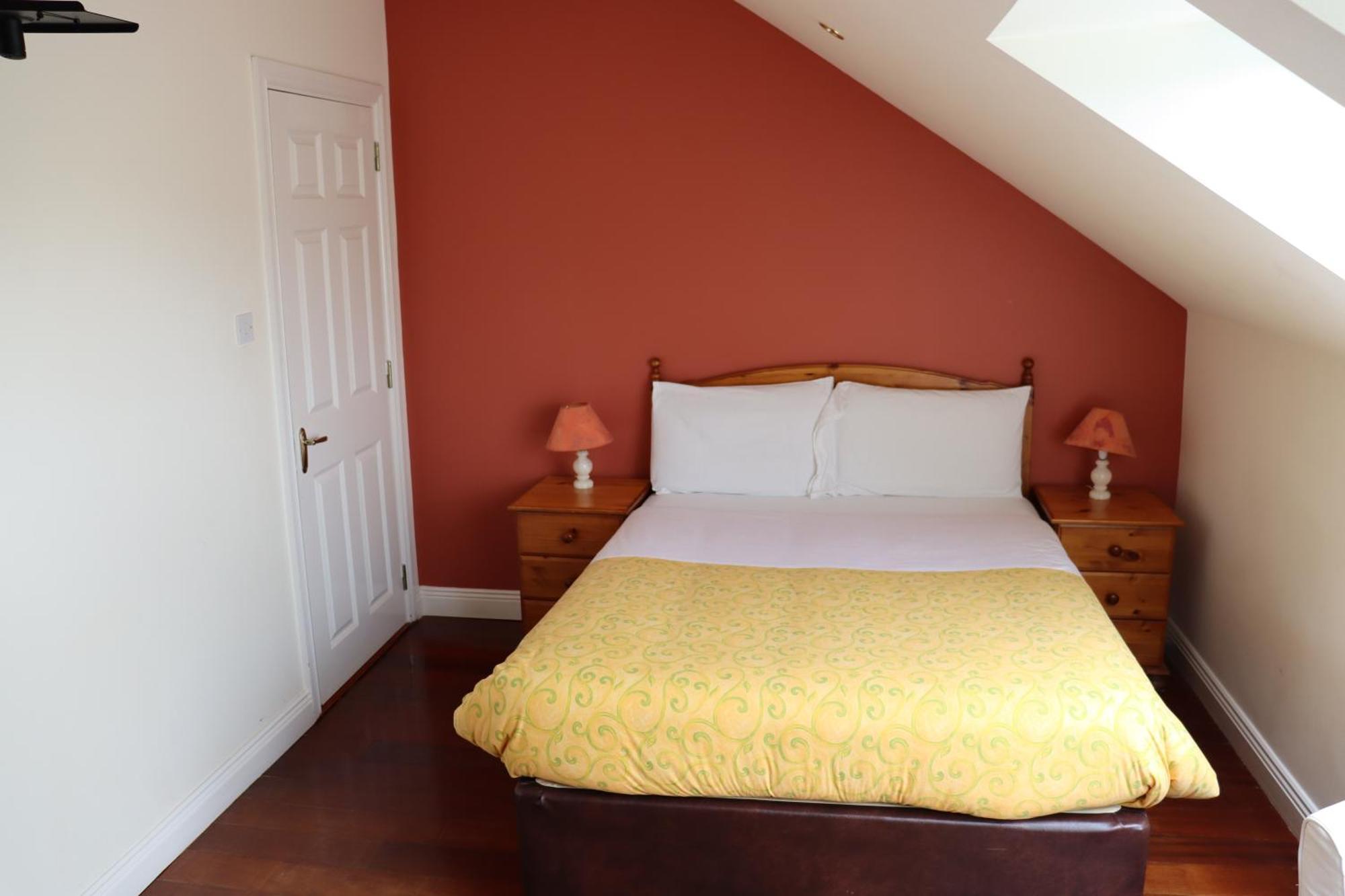 The Old Pier Guest Accommodation, Bed Only, No Breakfast Ballydavid Esterno foto