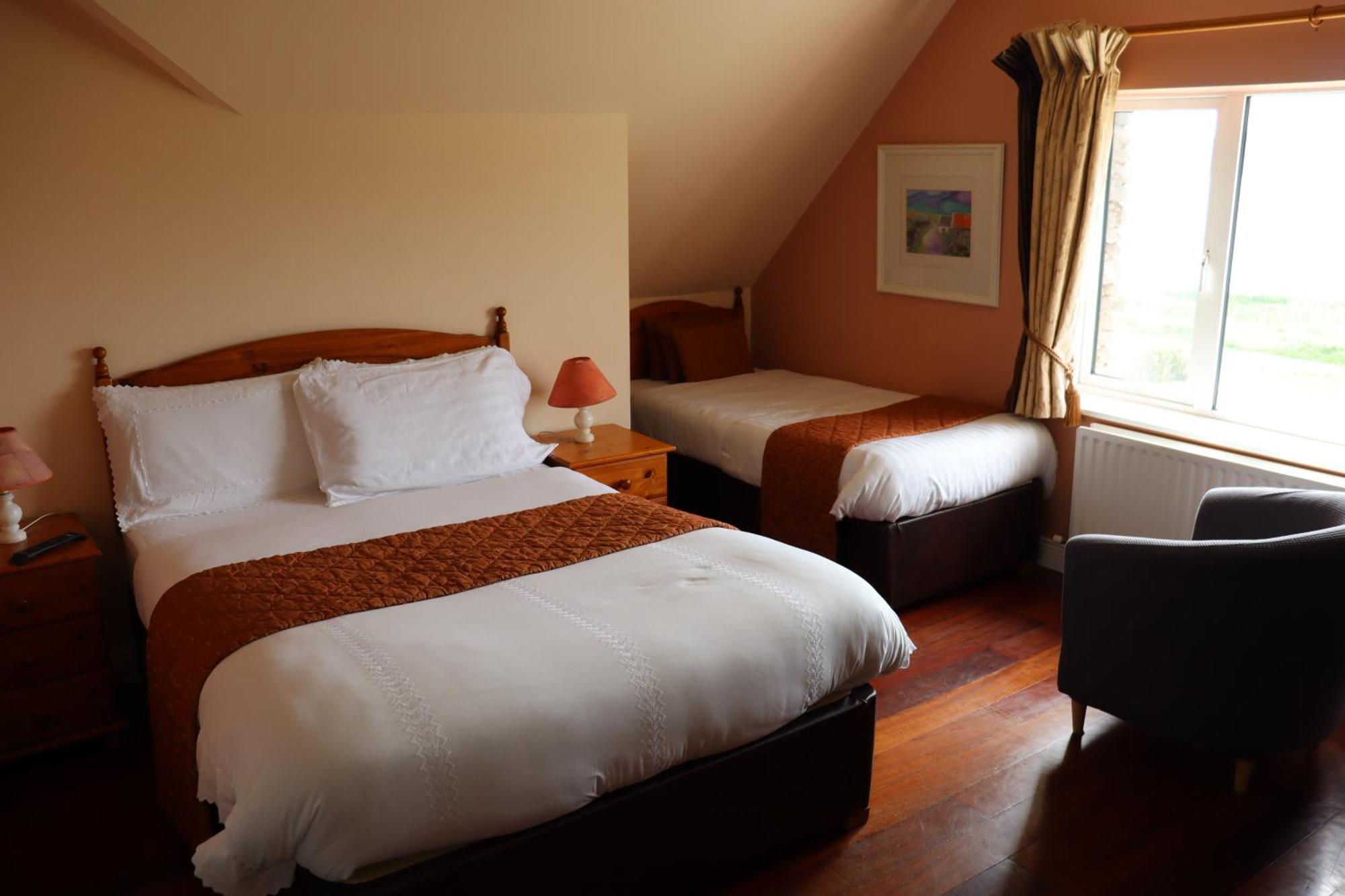The Old Pier Guest Accommodation, Bed Only, No Breakfast Ballydavid Esterno foto