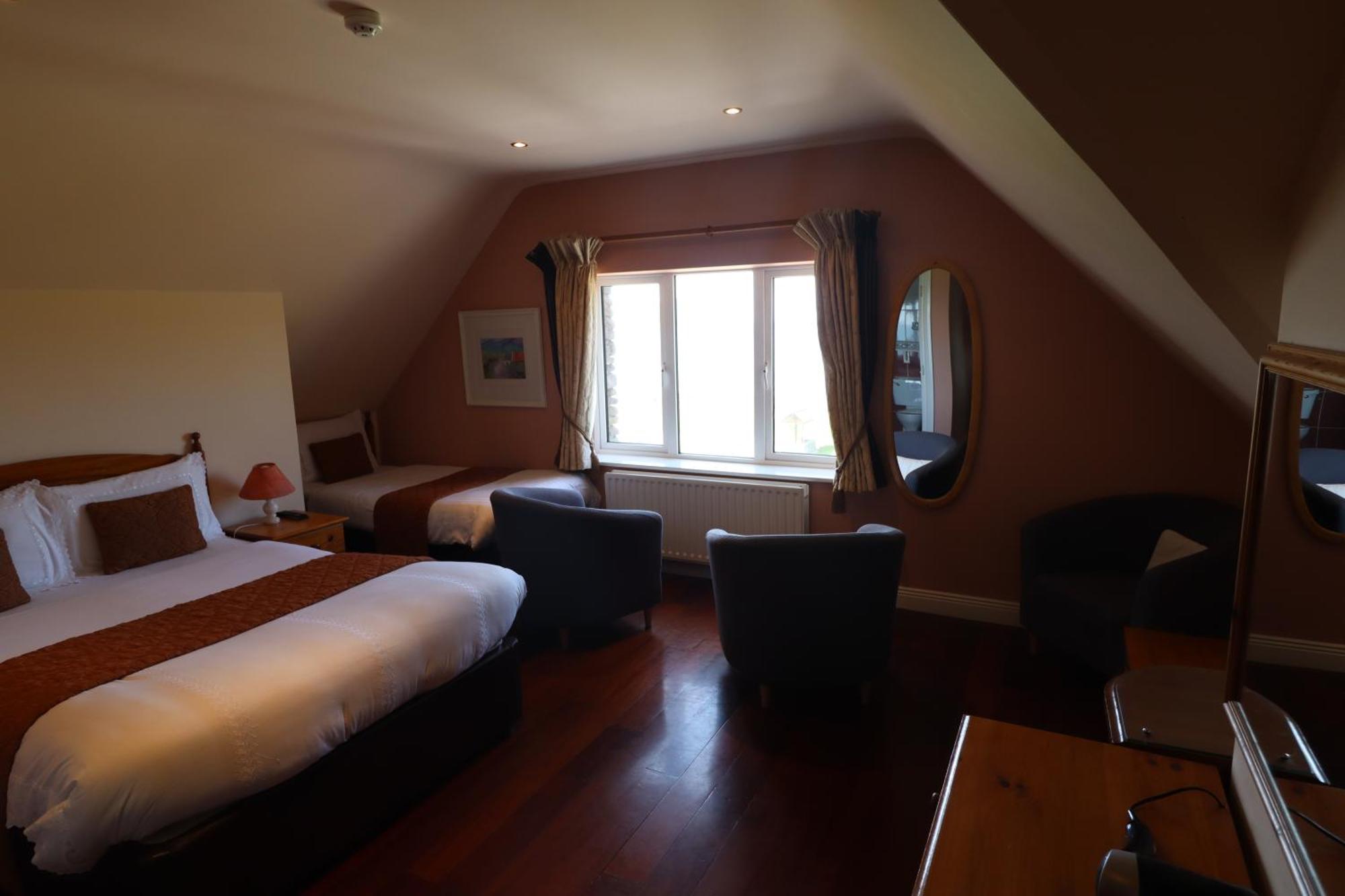 The Old Pier Guest Accommodation, Bed Only, No Breakfast Ballydavid Esterno foto