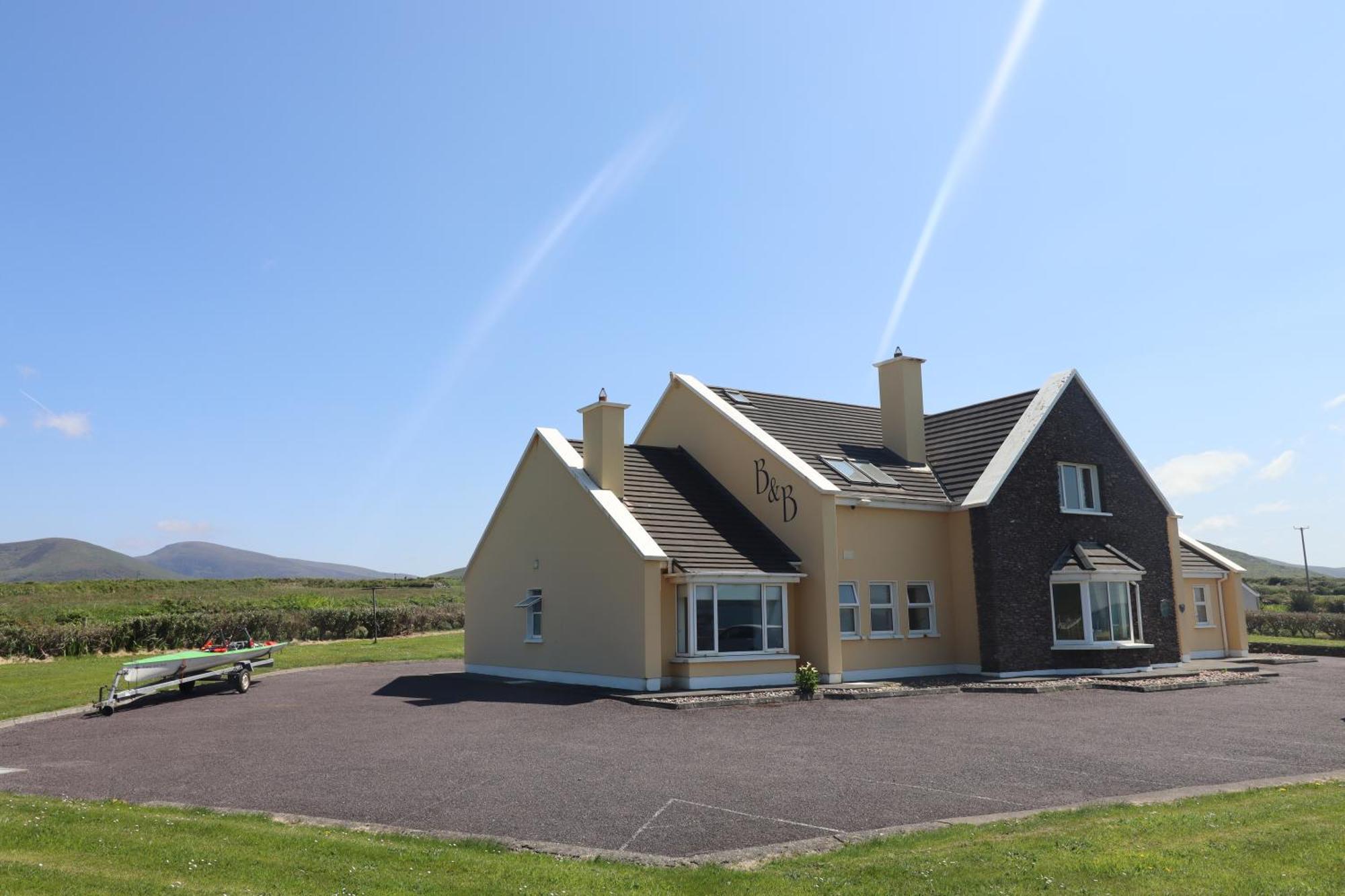 The Old Pier Guest Accommodation, Bed Only, No Breakfast Ballydavid Esterno foto